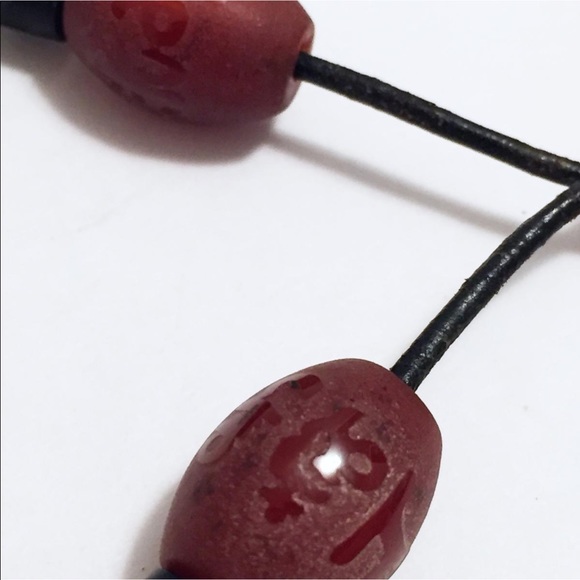 Vintage leather cord carved gemstone necklace - Picture 3 of 6